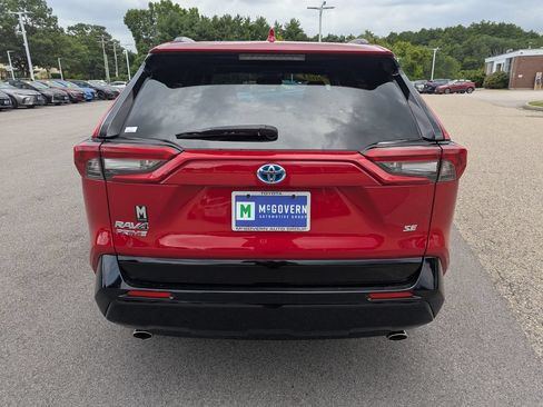 Used 2021 Toyota RAV4 SE w/ Weather & Moonroof Package AWD/4WD image 4