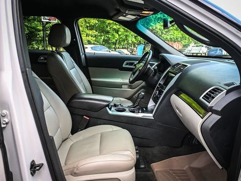 Used 2014 Ford Explorer Limited w/ Equipment Group 301A AWD/4WD image 20