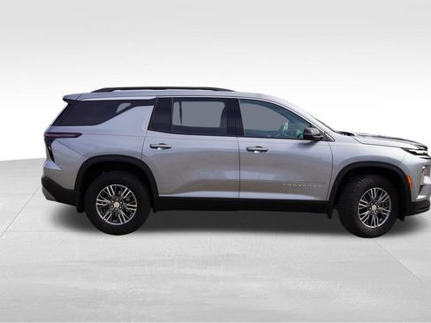 Certified 2025 Chevrolet Traverse LT w/ Driver Confidence Package AWD/4WD image 3