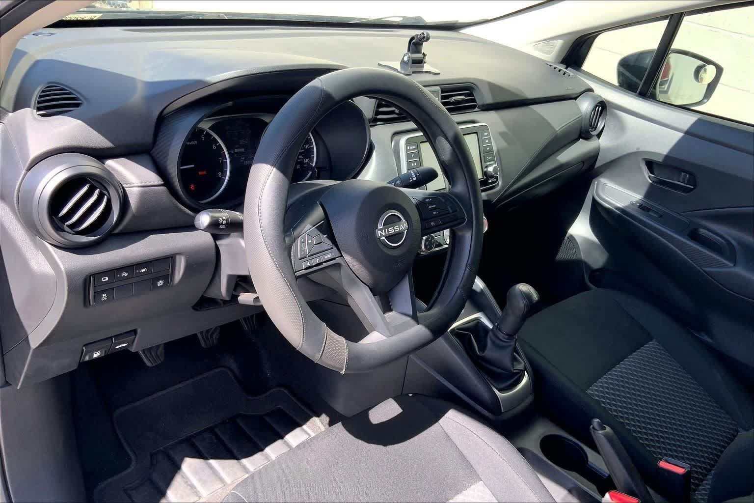 Used 2024 Nissan Versa S FWD image 2