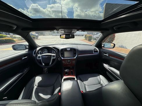 Used 2014 Chrysler 300 w/ Driver Convenience Group RWD image 16