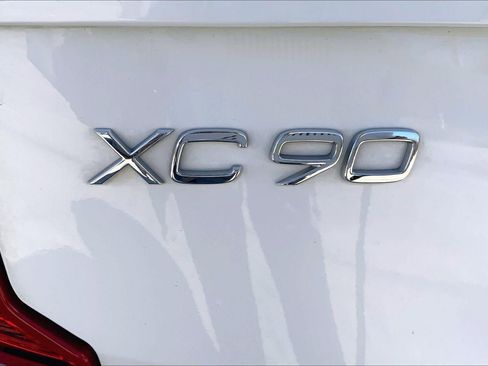 Used 2021 Volvo XC90 T6 Momentum w/ Climate Package image 30