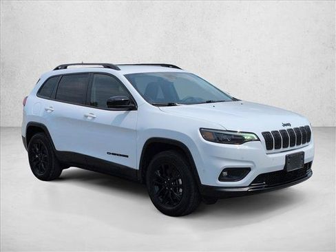 Used 2023 Jeep Cherokee Altitude Lux AWD/4WD image 2