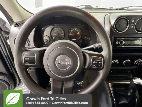 Used 2016 Jeep Patriot Sport image 8