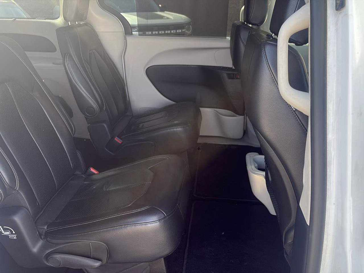 Used 2022 Chrysler Pacifica Touring-L FWD image 12