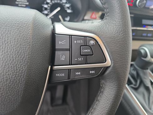 Certified 2024 Toyota Sienna XLE FWD image 21