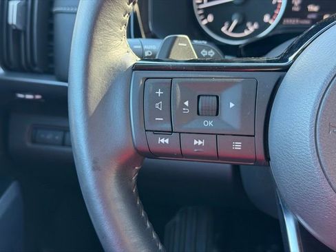 Used 2023 Nissan Pathfinder SL w/ Black Appearance Package image 37