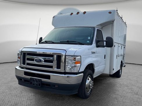 Used 2022 Ford E-350 and Econoline 350 Super Duty w/ Power Windows & Locks Group RWD image 8