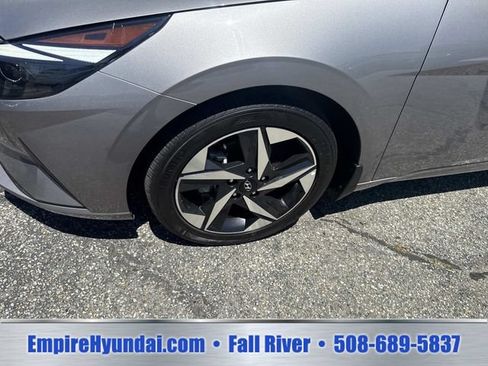Used 2023 Hyundai Elantra SEL w/ Convenience Package FWD image 10