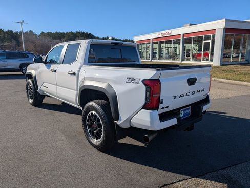 Used 2024 Toyota Tacoma TRD Off-Road image 3