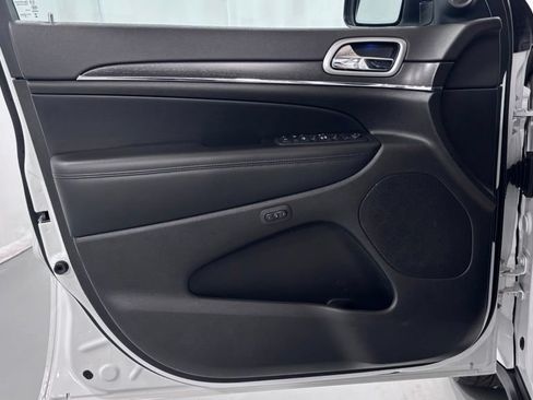 Used 2018 Jeep Grand Cherokee Limited AWD/4WD image 16