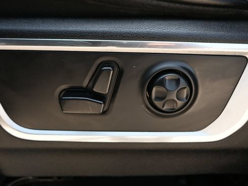 Used 2019 RAM 1500 Laramie RWD image 9