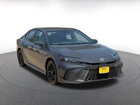 Used 2026 Toyota Camry SE FWD image 3