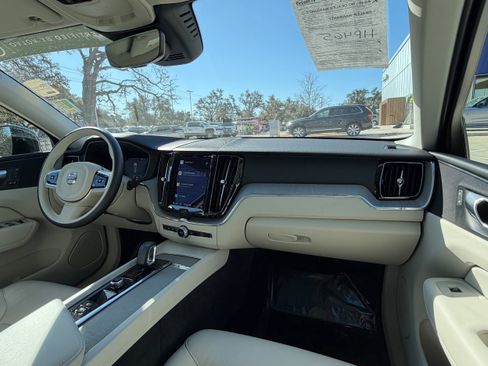 Certified 2023 Volvo XC60 B5 Plus w/ Protection Package Premier image 11
