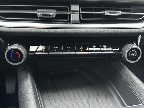 New 2026 Chevrolet Equinox EV LT image 27