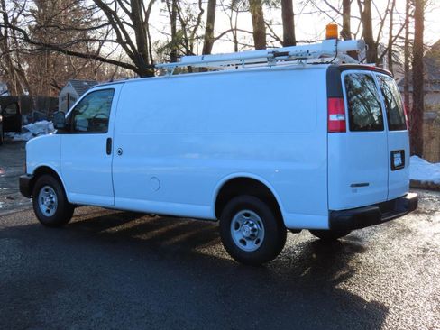 Used 2017 Chevrolet Express 2500 image 3