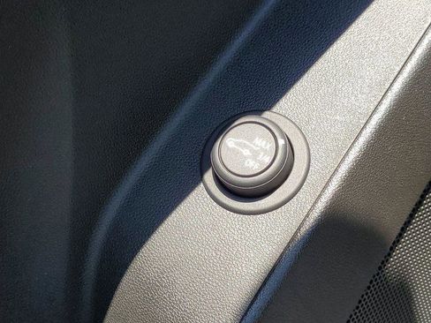 Used 2023 Chevrolet Equinox LT FWD image 22