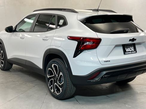 New 2026 Chevrolet Trax RS w/ Sunroof Package FWD image 3