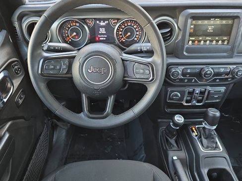 Used 2023 Jeep Gladiator Sport image 12