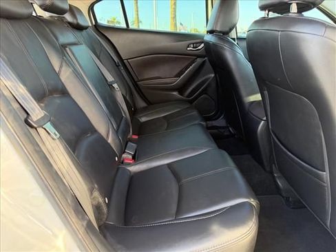 Used 2018 MAZDA MAZDA3 Touring FWD image 11