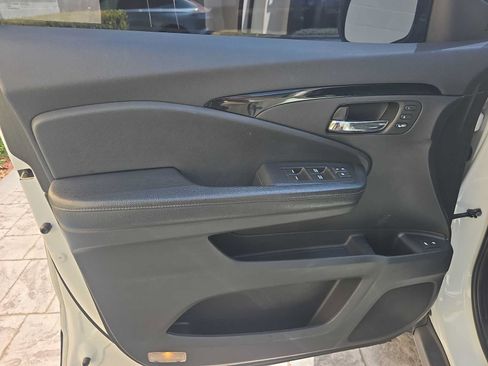 Used 2020 Honda Pilot Touring image 17