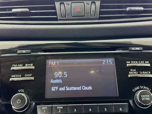Used 2017 Nissan Rogue SV FWD image 18