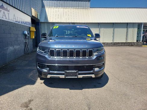 Used 2023 Jeep Wagoneer Series III w/ Premium Group I AWD/4WD image 4