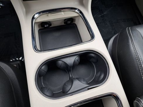 Used 2020 Dodge Grand Caravan SXT image 24