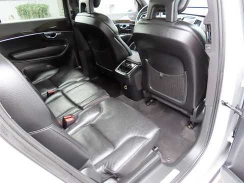 Used 2018 Volvo XC90 T6 Momentum w/ Convenience Package AWD/4WD image 23