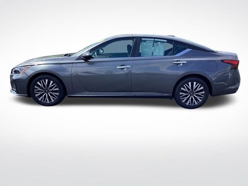 Used 2025 Nissan Altima 2.5 SV FWD image 6
