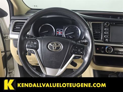 Used 2015 Toyota Highlander Limited Platinum image 10