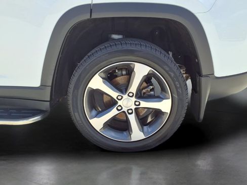 Used 2023 Jeep Grand Cherokee Limited w/ Luxury Tech Group II AWD/4WD image 23