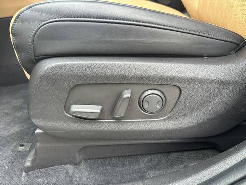 Used 2022 Kia Carnival LX FWD image 12