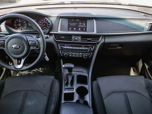 Used 2018 Kia Optima LX w/ 17" Alloy Wheels Package FWD image 12