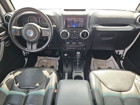 Used 2018 Jeep Wrangler Unlimited Sahara w/ Connectivity Group AWD/4WD image 13