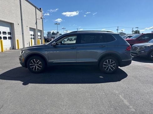 Used 2018 Volkswagen Tiguan SE AWD/4WD image 3