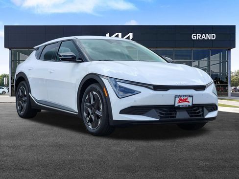 New 2026 Kia EV6 Light AWD/4WD image 2