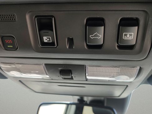 Used 2021 Nissan Titan PRO-4X w/ Pro-4x Convenience Package AWD/4WD image 19
