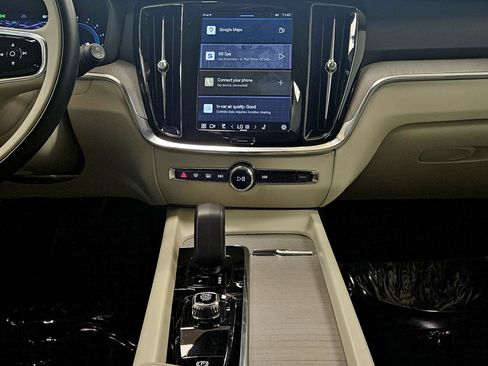 Used 2023 Volvo V60 B5 Cross Country Plus w/ Climate Package image 13