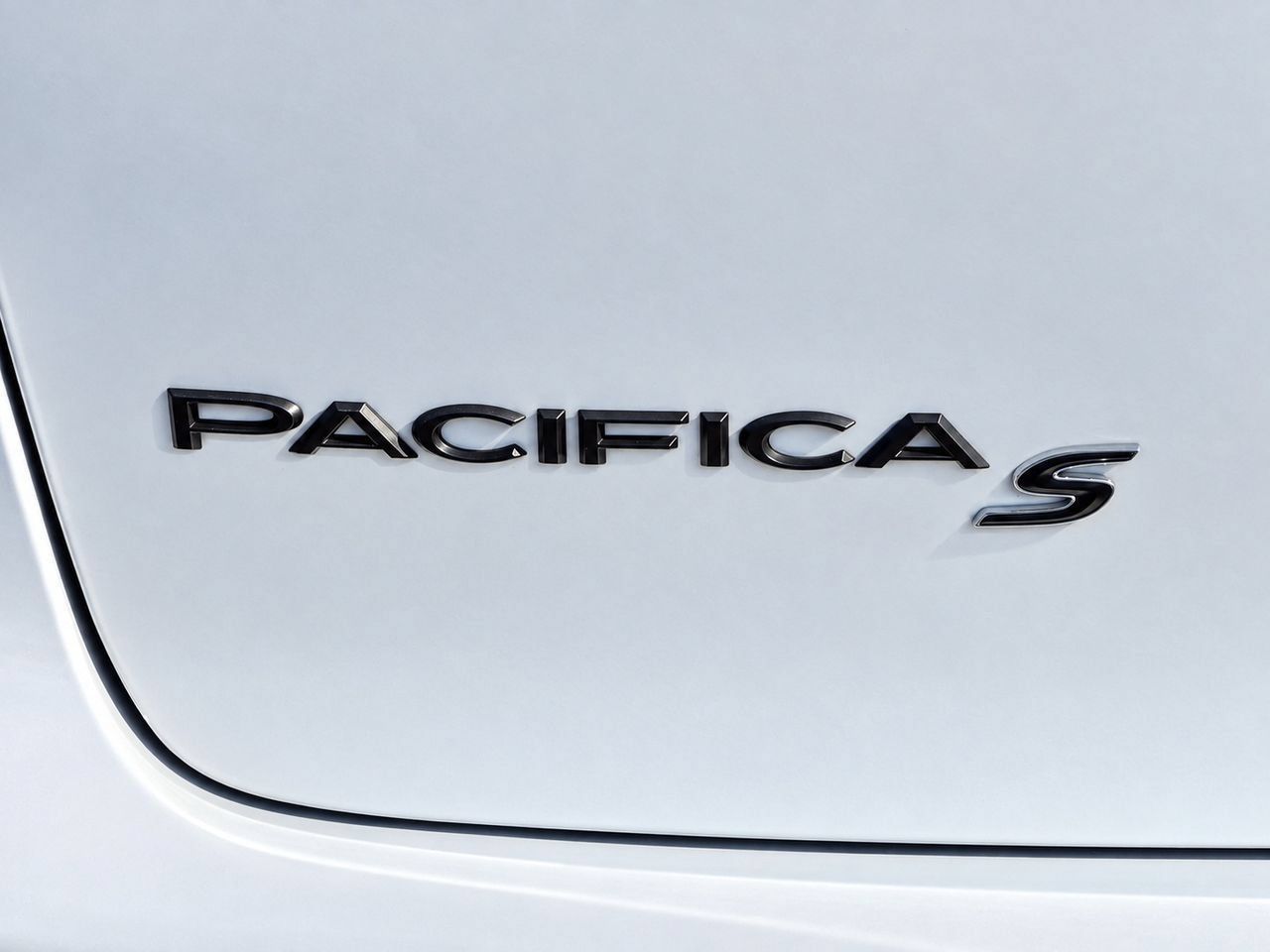 Used 2025 Chrysler Pacifica Limited FWD image 8