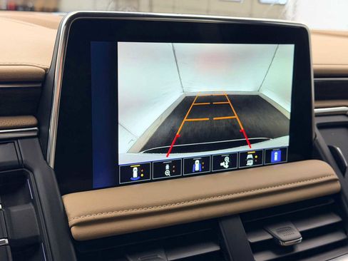 Used 2024 Chevrolet Suburban Premier image 29