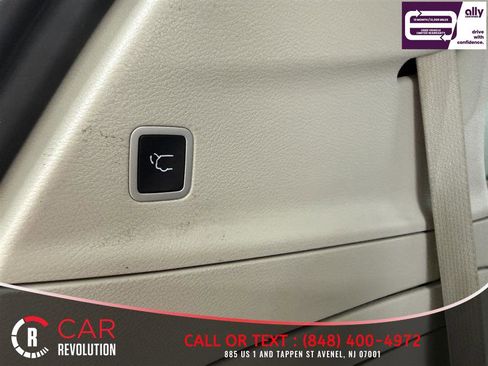 Used 2021 Chrysler Pacifica Touring-L FWD image 9