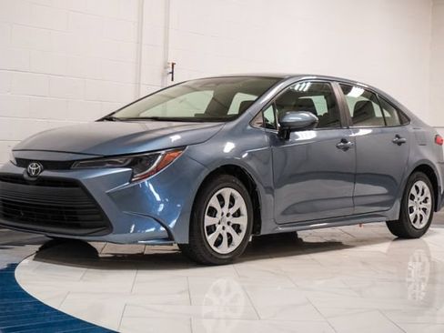 Used 2023 Toyota Corolla LE FWD image 4