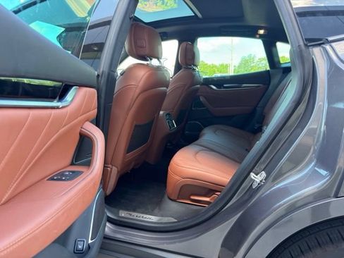 Used 2022 Maserati Levante GT AWD/4WD image 6