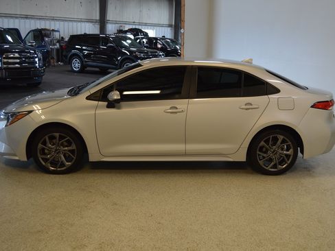Used 2020 Toyota Corolla LE FWD image 6