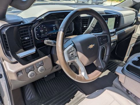 Used 2025 Chevrolet Silverado 1500 LT AWD/4WD image 17