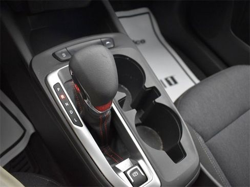 Used 2024 Chevrolet Trax RS w/ Driver Confidence Package image 16