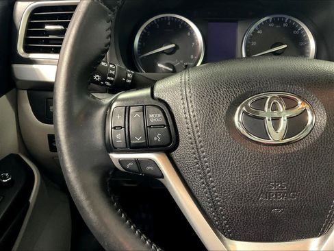 Used 2019 Toyota Highlander XLE image 23