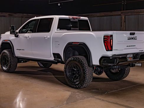 Used 2024 GMC Sierra 2500 AT4X AWD/4WD image 7