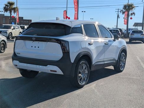 Used 2025 Nissan Kicks S image 3